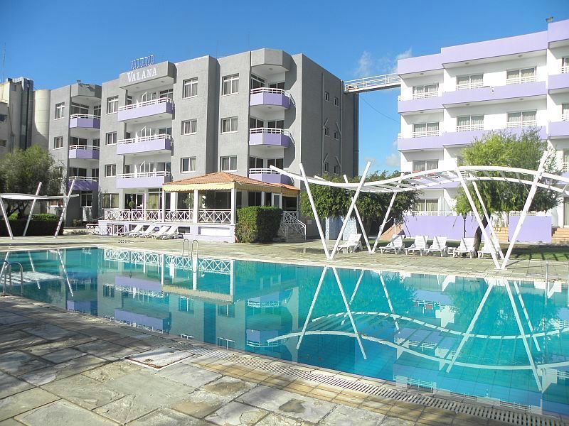 Valana Hotel Apartments Лимасол Екстериор снимка