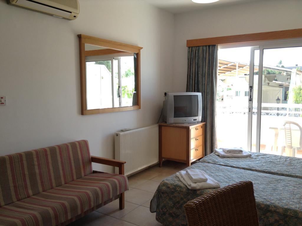Valana Hotel Apartments Лимасол Екстериор снимка