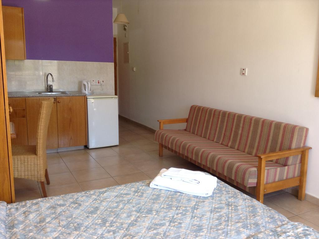 Valana Hotel Apartments Лимасол Екстериор снимка