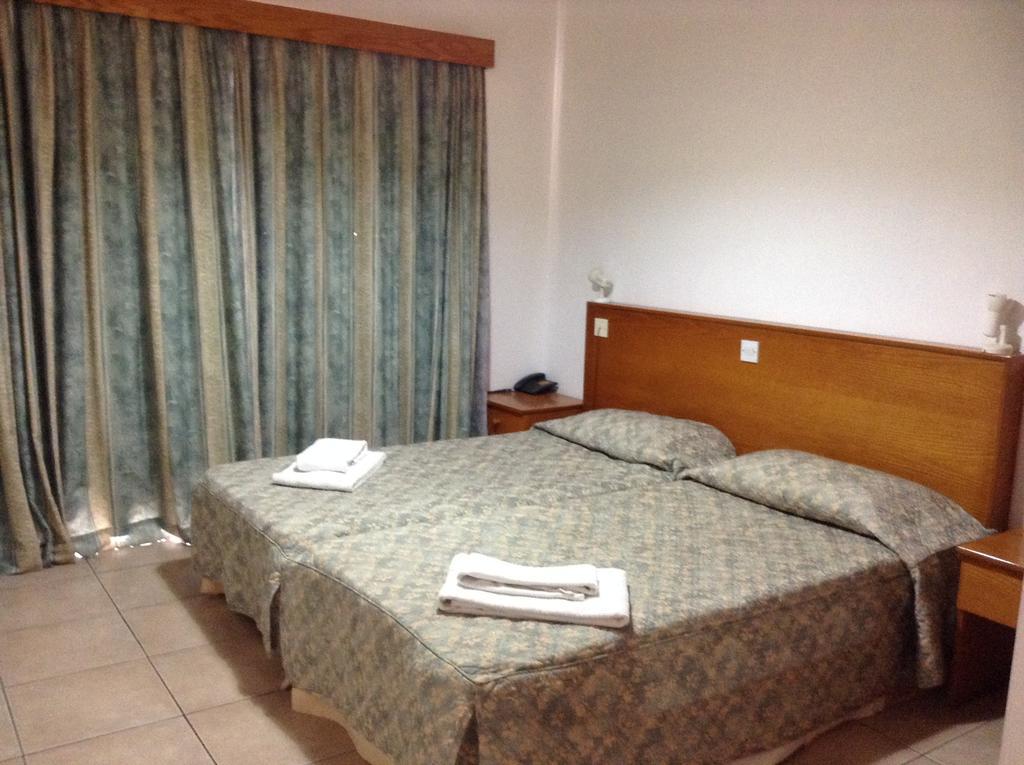 Valana Hotel Apartments Лимасол Екстериор снимка