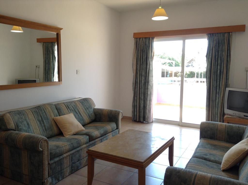 Valana Hotel Apartments Лимасол Екстериор снимка